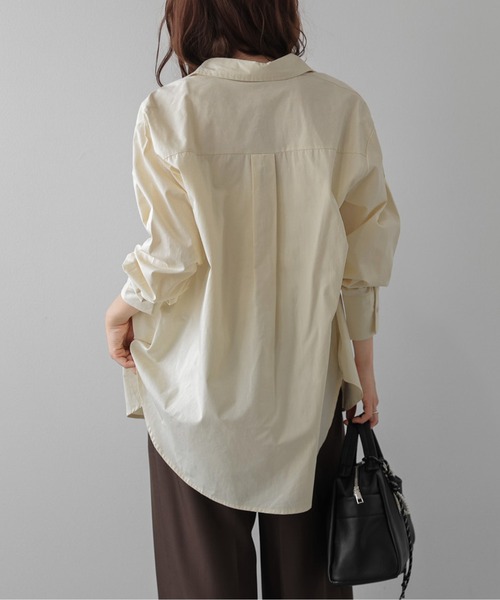 AMELY(エミリー)の「ラウンドヘムオーバーサイズシャツ/体型カバー/こなれ感(シャツ/ブラウス・レディース・ベージュ/ブラウン/ブラック・フリー)」の13枚目の写真