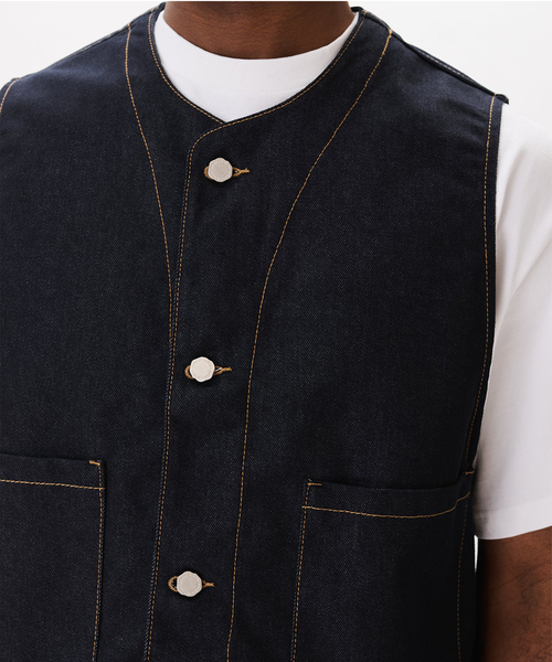 WISM(ウィズム)の「Estudio Niksen / エストゥディオ・ニクセン Raw Denim Stitch Vest(その他アウター・メンズ・ネイビー・FREE)」の11枚目の写真