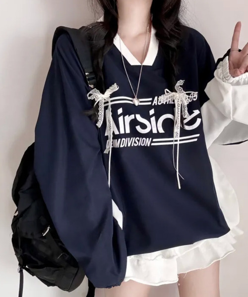 VIVID LADY(ビビッドレディー)の「バイカラーVネック 長袖トップス(Tシャツ/カットソー・レディース・ネイビー/ピンク/ワイン/ブラック/ブルー/チャコールグレー・FREE)」の3枚目の写真