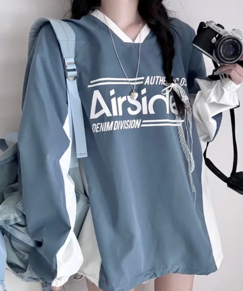 VIVID LADY(ビビッドレディー)の「バイカラーVネック 長袖トップス(Tシャツ/カットソー・レディース・ネイビー/ピンク/ワイン/ブラック/ブルー/チャコールグレー・FREE)」の4枚目の写真