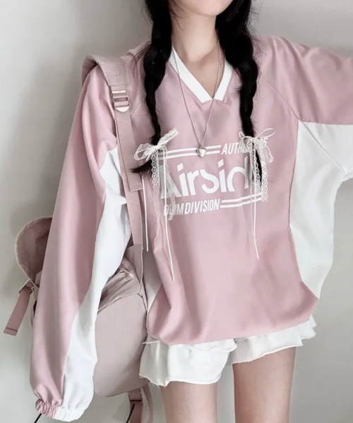 VIVID LADY(ビビッドレディー)の「バイカラーVネック 長袖トップス(Tシャツ/カットソー・レディース・ネイビー/ピンク/ワイン/ブラック/ブルー/チャコールグレー・FREE)」の22枚目の写真