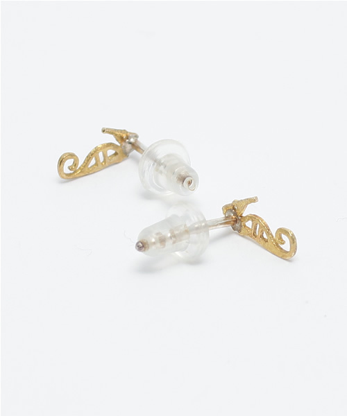style counsel(スタイルカウンセル)の「【chibi jewels】チビ・ジュエルズ タツノオトシゴピアス(GOLD)Sea Horse Stud Earrings (ピアス(両耳用)・レディース・ゴールド・FREE)」の2枚目の写真