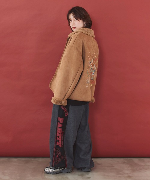ScoLar Parity(スカラーパリティ)の「363119:Parityキャラ刺繍 フェイクムートンブルゾン(ブルゾン・レディース・ベージュ・M)」の11枚目の写真
