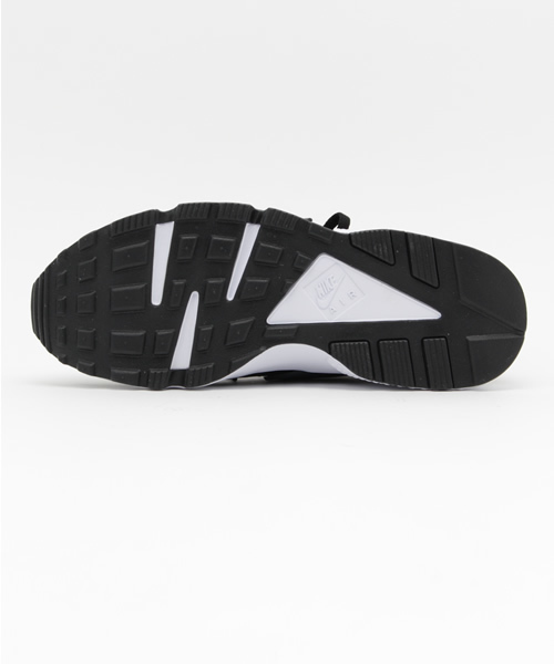 NIKE（ナイキ）の「NIKE AIR HUARACHE RUN PRM（スニーカー・メンズ・ブラック・26.5/27/27.5/26）」の3枚目の写真