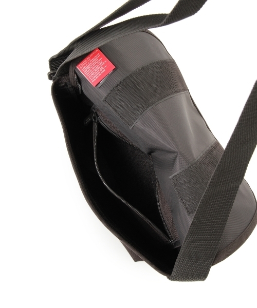 Manhattan Portage（マンハッタンポーテージ）の「Manhattan Portage / メッセンジャーバッグ（メッセンジャーバッグ・レディース・ブラック/ピンク・ONE SIZE）」の12枚目の写真
