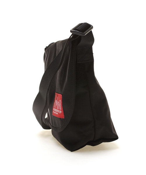 Manhattan Portage（マンハッタンポーテージ）の「Manhattan Portage / メッセンジャーバッグ（メッセンジャーバッグ・レディース・ブラック/ピンク・ONE SIZE）」の3枚目の写真