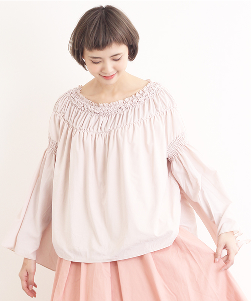 MERLOT（メルロー）の「フリルギャザーオフショルブラウス4913（シャツ/ブラウス・レディース・ブラック/ライトブルー/ベージュ/ピンク/オフホワイト・FREE）」の4枚目の写真