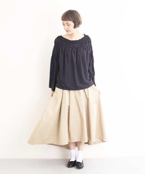 MERLOT（メルロー）の「フリルギャザーオフショルブラウス4913（シャツ/ブラウス・レディース・ブラック/ライトブルー/ベージュ/ピンク/オフホワイト・FREE）」の7枚目の写真