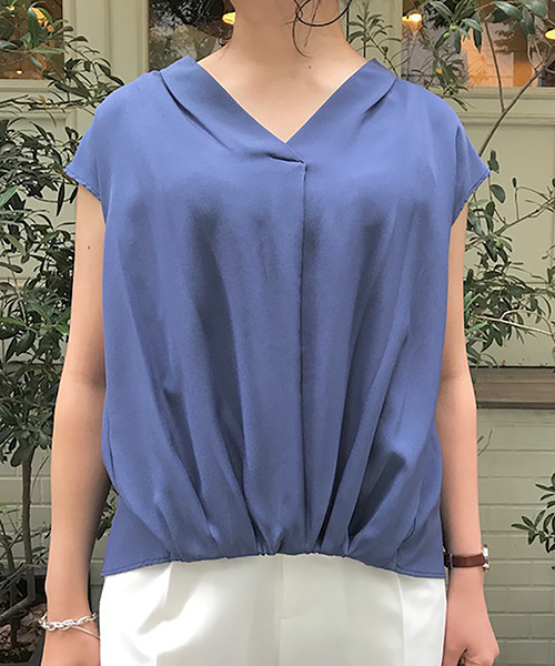 le.coeur blanc（ルクールブラン）の「【WEB限定PRICE】ジョーゼットスタンドVネックブラウス（シャツ/ブラウス・レディース・ネイビー/ピンクベージュ/ブルー/ワインレッド・FREE）」の3枚目の写真