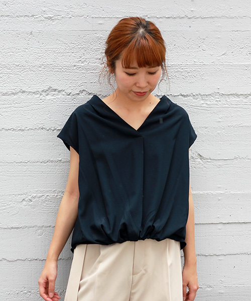 le.coeur blanc（ルクールブラン）の「【WEB限定PRICE】ジョーゼットスタンドVネックブラウス（シャツ/ブラウス・レディース・ネイビー/ピンクベージュ/ブルー/ワインレッド・FREE）」の16枚目の写真