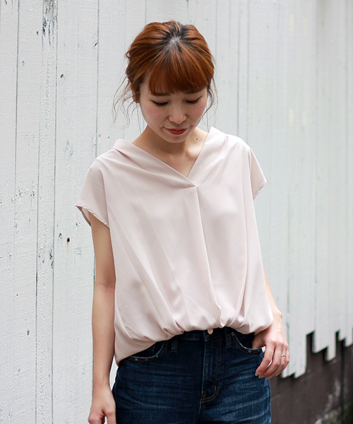 le.coeur blanc（ルクールブラン）の「【WEB限定PRICE】ジョーゼットスタンドVネックブラウス（シャツ/ブラウス・レディース・ネイビー/ピンクベージュ/ブルー/ワインレッド・FREE）」の18枚目の写真