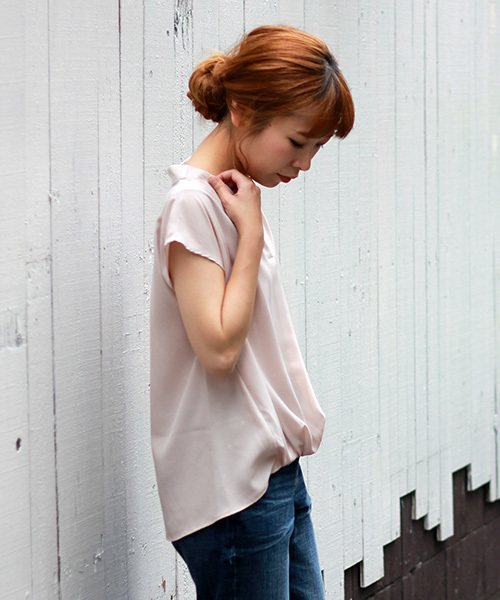 le.coeur blanc（ルクールブラン）の「【WEB限定PRICE】ジョーゼットスタンドVネックブラウス（シャツ/ブラウス・レディース・ネイビー/ピンクベージュ/ブルー/ワインレッド・FREE）」の19枚目の写真