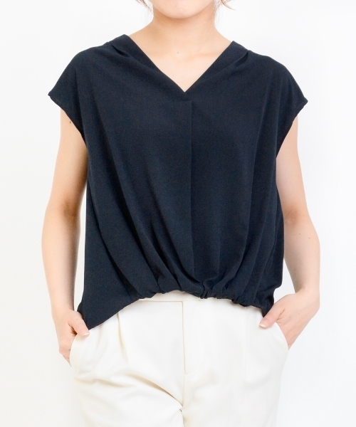 le.coeur blanc（ルクールブラン）の「【WEB限定PRICE】ジョーゼットスタンドVネックブラウス（シャツ/ブラウス・レディース・ネイビー/ピンクベージュ/ブルー/ワインレッド・FREE）」の7枚目の写真