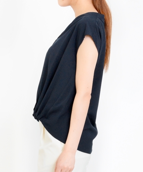 le.coeur blanc（ルクールブラン）の「【WEB限定PRICE】ジョーゼットスタンドVネックブラウス（シャツ/ブラウス・レディース・ネイビー/ピンクベージュ/ブルー/ワインレッド・FREE）」の8枚目の写真