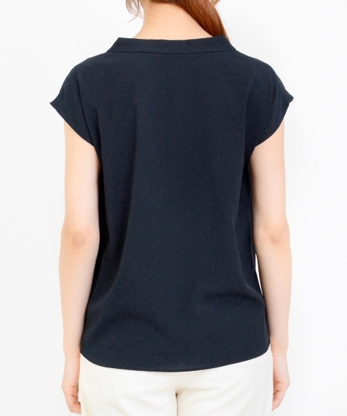 le.coeur blanc（ルクールブラン）の「【WEB限定PRICE】ジョーゼットスタンドVネックブラウス（シャツ/ブラウス・レディース・ネイビー/ピンクベージュ/ブルー/ワインレッド・FREE）」の9枚目の写真