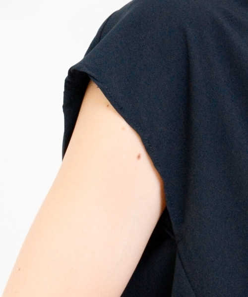 le.coeur blanc（ルクールブラン）の「【WEB限定PRICE】ジョーゼットスタンドVネックブラウス（シャツ/ブラウス・レディース・ネイビー/ピンクベージュ/ブルー/ワインレッド・FREE）」の11枚目の写真