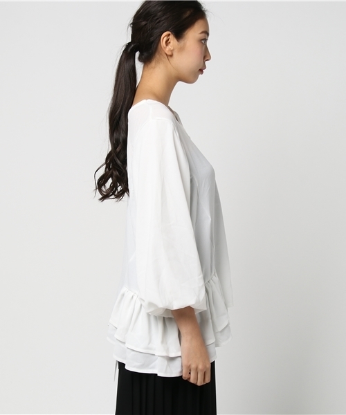 MERLOT（メルロー）の「裾ラッフルティアードトップス1231（シャツ/ブラウス・レディース・ワイン/マスタード/ブラック/オフホワイト・FREE）」の5枚目の写真