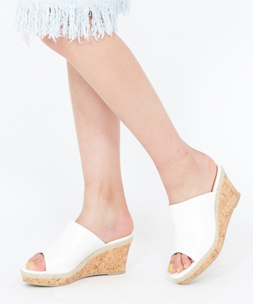 Realta(レアルタ)の「Realta(レアルタ) オープントゥのコルクソールサンダル(サンダル・レディース・シルバー/ホワイト/ダークブラウン/ブラック・L/LL/M/S)」の2枚目の写真