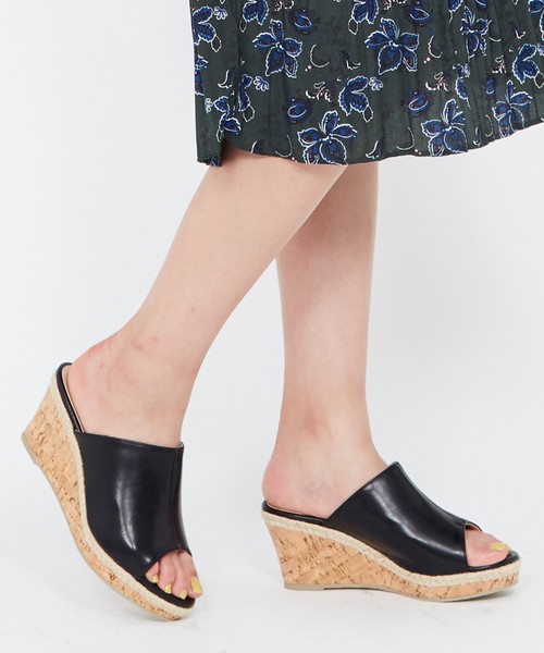 Realta(レアルタ)の「Realta(レアルタ) オープントゥのコルクソールサンダル(サンダル・レディース・シルバー/ホワイト/ダークブラウン/ブラック・L/LL/M/S)」の3枚目の写真