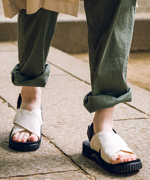 SHAKA（シャカ）の「【SHAKA / シャカ】FIESTA（サンダル・レディース・ブラック/グレー/オリーブ/モカ/ホワイト・5/6/7）」の2枚目の写真