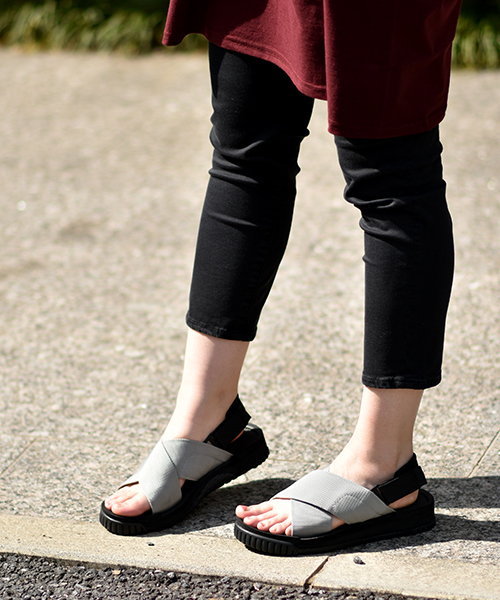 SHAKA（シャカ）の「【SHAKA / シャカ】FIESTA（サンダル・レディース・ブラック/グレー/オリーブ/モカ/ホワイト・5/6/7）」の20枚目の写真