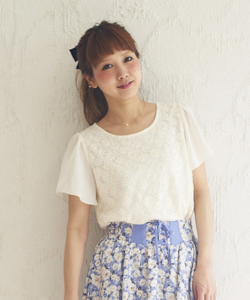 MAJESTIC LEGON（マジェスティックレゴン）の「フロントレースPO（Tシャツ/カットソー・レディース・ブラック/サックスブルー/ネイビー/アイボリー/ライトグリーン/ブルー/ピンク/イエロー・FREE）」の2枚目の写真