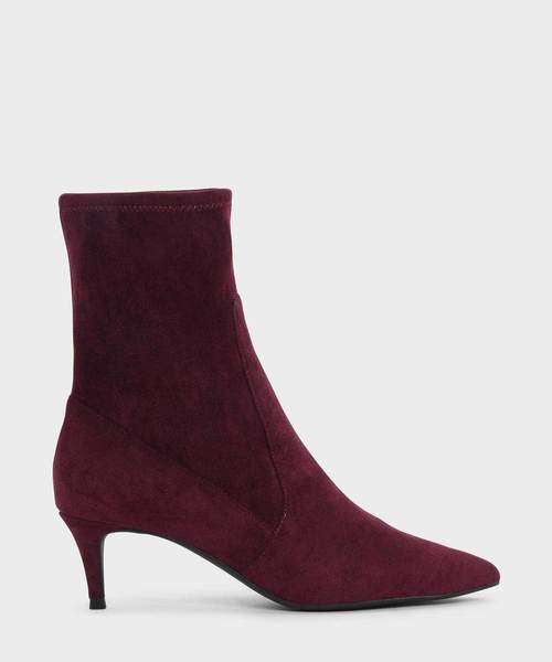 CHARLES & KEITH(チャールズ & キース)の「キトゥンヒールポインテッドカーフブーツ / Kitten Heel Pointed Calf Boots(ブーツ・レディース・ブラック/バーガンディー・22.5cm/23cm/23.5cm/24.5cm/25cm/25.5cm)」の2枚目の写真