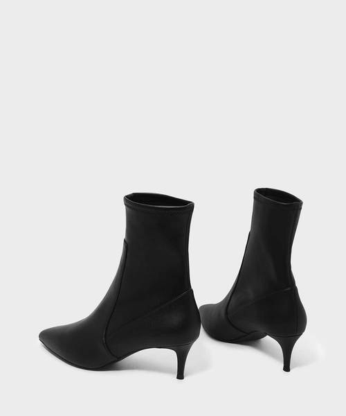 CHARLES & KEITH(チャールズ & キース)の「キトゥンヒールポインテッドカーフブーツ / Kitten Heel Pointed Calf Boots(ブーツ・レディース・ブラック/バーガンディー・22.5cm/23cm/23.5cm/24.5cm/25cm/25.5cm)」の5枚目の写真