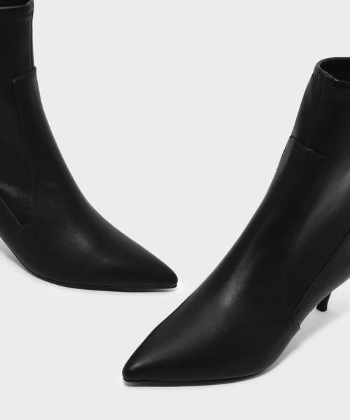 CHARLES & KEITH(チャールズ & キース)の「キトゥンヒールポインテッドカーフブーツ / Kitten Heel Pointed Calf Boots(ブーツ・レディース・ブラック/バーガンディー・22.5cm/23cm/23.5cm/24.5cm/25cm/25.5cm)」の6枚目の写真