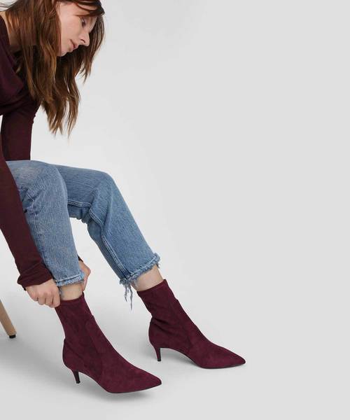 CHARLES & KEITH(チャールズ & キース)の「キトゥンヒールポインテッドカーフブーツ / Kitten Heel Pointed Calf Boots(ブーツ・レディース・ブラック/バーガンディー・22.5cm/23cm/23.5cm/24.5cm/25cm/25.5cm)」の9枚目の写真