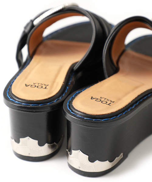 TOGA PULLA（トーガ　プルラ）の「【TOGA PULLA】Metal platform sandals TP91-AJ964（サンダル・レディース・ブラック・SMALL/MEDIUM/LARGE）」の6枚目の写真