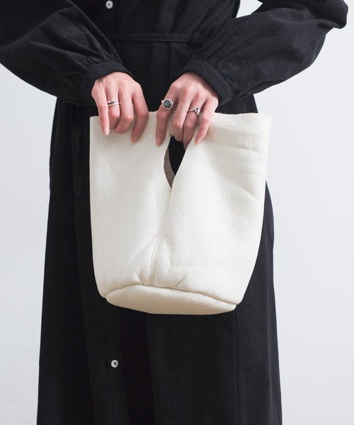 Aunt Marie's（アントマリーズ）の「AUNT MARIE'S フェイクムートン ミニトートバッグ（トートバッグ・レディース・ブラウン/ブラック/ホワイト・FREE）」の21枚目の写真