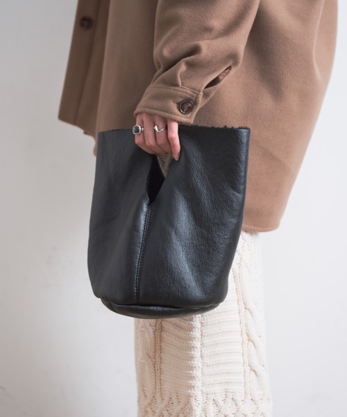 Aunt Marie's（アントマリーズ）の「AUNT MARIE'S フェイクムートン ミニトートバッグ（トートバッグ・レディース・ブラウン/ブラック/ホワイト・FREE）」の4枚目の写真