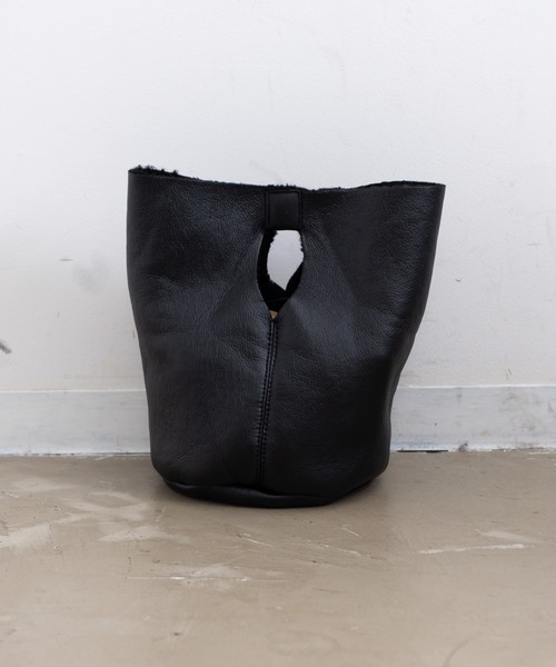 Aunt Marie's（アントマリーズ）の「AUNT MARIE'S フェイクムートン ミニトートバッグ（トートバッグ・レディース・ブラウン/ブラック/ホワイト・FREE）」の5枚目の写真