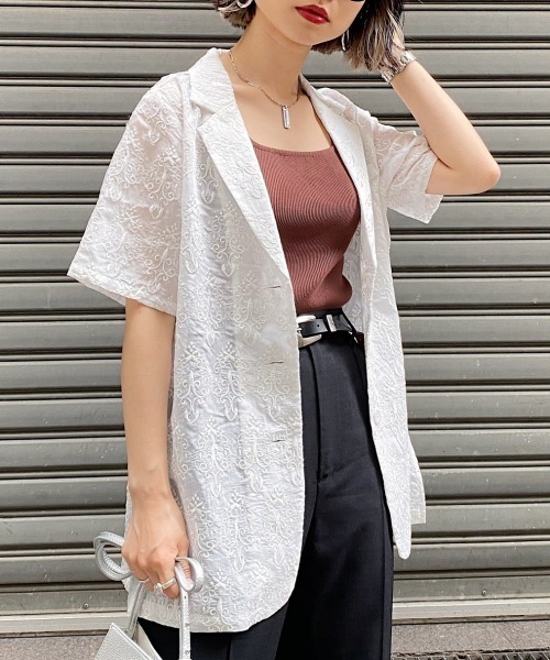 PAGEBOY(ページボーイ)の「レーステーラーシャツ(シャツ/ブラウス・レディース・ブラック/オフホワイト/グレイッシュベージュ・FREE)」の2枚目の写真