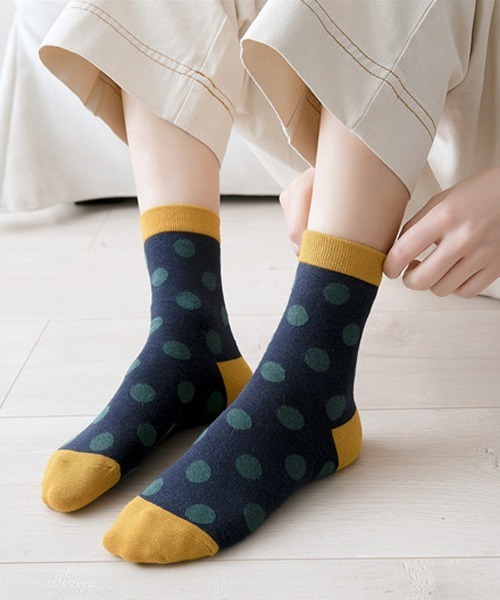 Fun & Daily（ファンアンドデイリー）の「F&D : カラードットソックス（ソックス/靴下・レディース・ホワイト/ブラック/グリーン/ネイビー/レッド/マスタード・FREE）」の4枚目の写真