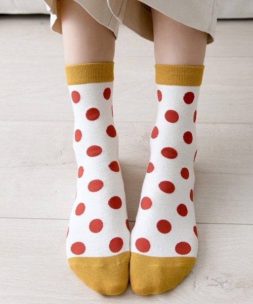 Fun & Daily（ファンアンドデイリー）の「F&D : カラードットソックス（ソックス/靴下・レディース・ホワイト/ブラック/グリーン/ネイビー/レッド/マスタード・FREE）」の2枚目の写真