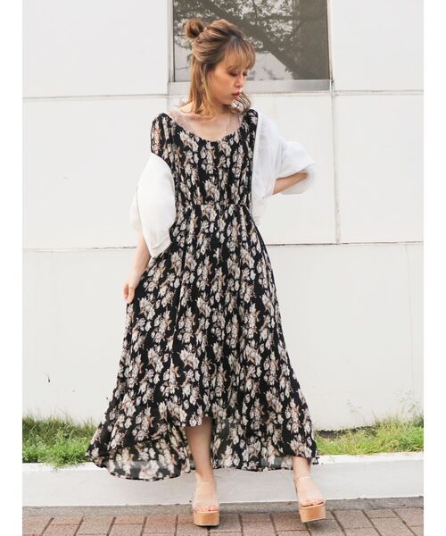 dazzlin（ダズリン）の「クリンクルフラワーロングワンピース（ワンピース・レディース・アイボリー/ブラック/ラベンダー・SMALL/MEDIUM）」の4枚目の写真