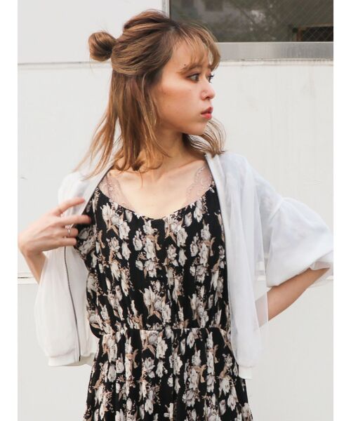 dazzlin（ダズリン）の「クリンクルフラワーロングワンピース（ワンピース・レディース・アイボリー/ブラック/ラベンダー・SMALL/MEDIUM）」の9枚目の写真