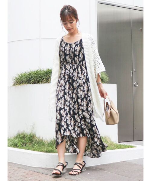 dazzlin（ダズリン）の「クリンクルフラワーロングワンピース（ワンピース・レディース・アイボリー/ブラック/ラベンダー・SMALL/MEDIUM）」の10枚目の写真