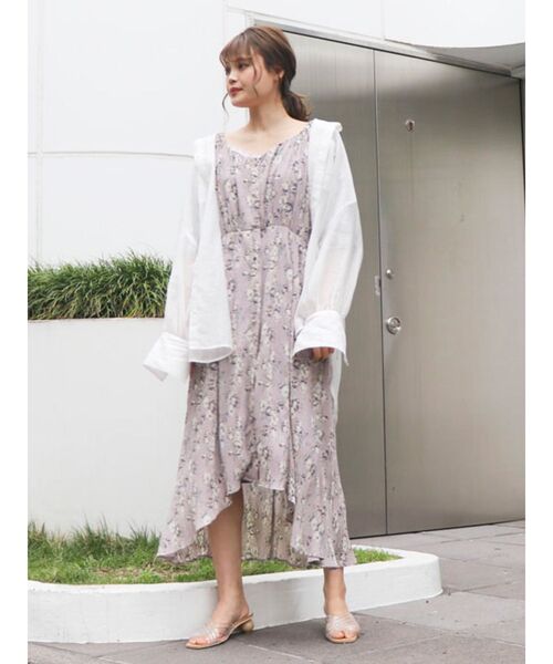 dazzlin（ダズリン）の「クリンクルフラワーロングワンピース（ワンピース・レディース・アイボリー/ブラック/ラベンダー・SMALL/MEDIUM）」の16枚目の写真