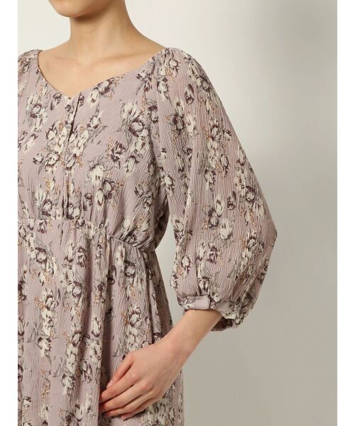 dazzlin（ダズリン）の「クリンクルフラワーロングワンピース（ワンピース・レディース・アイボリー/ブラック/ラベンダー・SMALL/MEDIUM）」の22枚目の写真