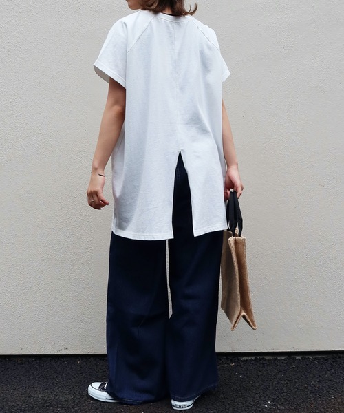 Riberry(リベリー)の「バックスリット入りラグランTシャツ(Tシャツ/カットソー・レディース・ベージュ/オフホワイト/ブルー/ライトグリーン/スミクロ・FREE)」の2枚目の写真