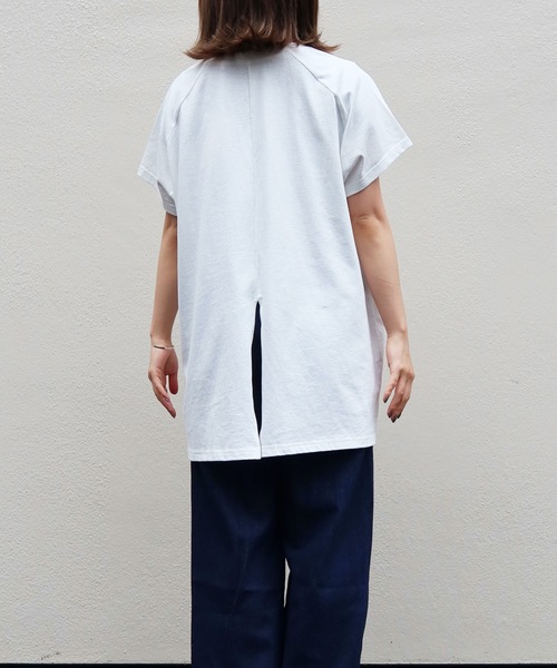 Riberry(リベリー)の「バックスリット入りラグランTシャツ(Tシャツ/カットソー・レディース・ベージュ/オフホワイト/ブルー/ライトグリーン/スミクロ・FREE)」の7枚目の写真