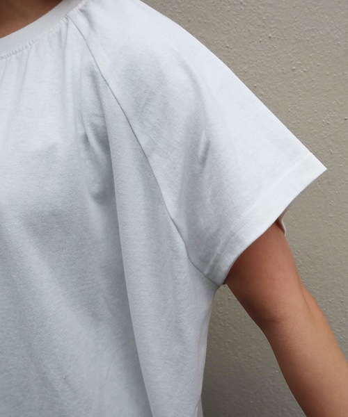 Riberry(リベリー)の「バックスリット入りラグランTシャツ(Tシャツ/カットソー・レディース・ベージュ/オフホワイト/ブルー/ライトグリーン/スミクロ・FREE)」の16枚目の写真