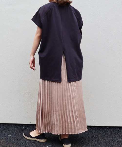 Riberry(リベリー)の「バックスリット入りラグランTシャツ(Tシャツ/カットソー・レディース・ベージュ/オフホワイト/ブルー/ライトグリーン/スミクロ・FREE)」の15枚目の写真