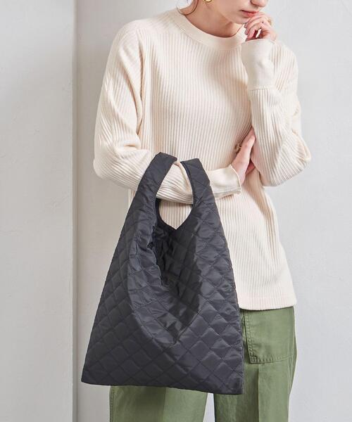 UNITED ARROWS(ユナイテッドアローズ)の「UWSC キルティング ショッパーバッグ(ハンドバッグ・レディース・ブラック/オリーブ・FREE)」の2枚目の写真