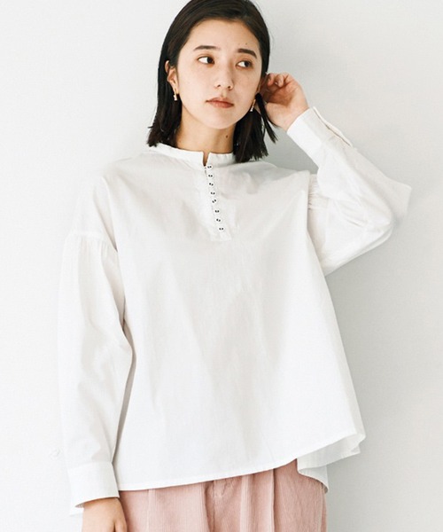 avecmoi(アヴェクモワ)の「【佐藤かなさんプロデュース】 アヴェクモワ ボタンいっぱいシャツ〈ホワイト〉(シャツ/ブラウス・レディース・ホワイト・MEDIUM/LARGE/X-LARGE)」の1枚目の写真