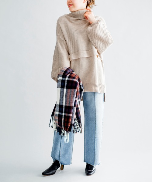 prose verse(プロズヴェール)の「編地切替えレイヤード風タートルニット(ニット/セーター・レディース・ベージュ/パープル/カーキ/オフホワイト/ブラック・フリ-)」の4枚目の写真