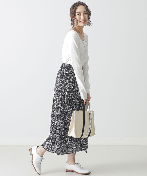 BEAMS LIGHTS（ビームスライツ）の「BEAMS LIGHTS / DEVEAUX 花柄 フレア スカート（スカート・レディース・イエロー/ブラック・38/36）」の4枚目の写真